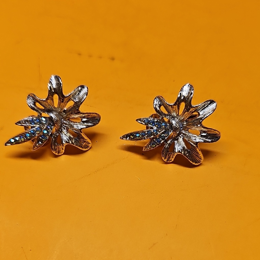 VINTAGE Silver Floral Petal Stud Earrings with Blue Crystal Accents